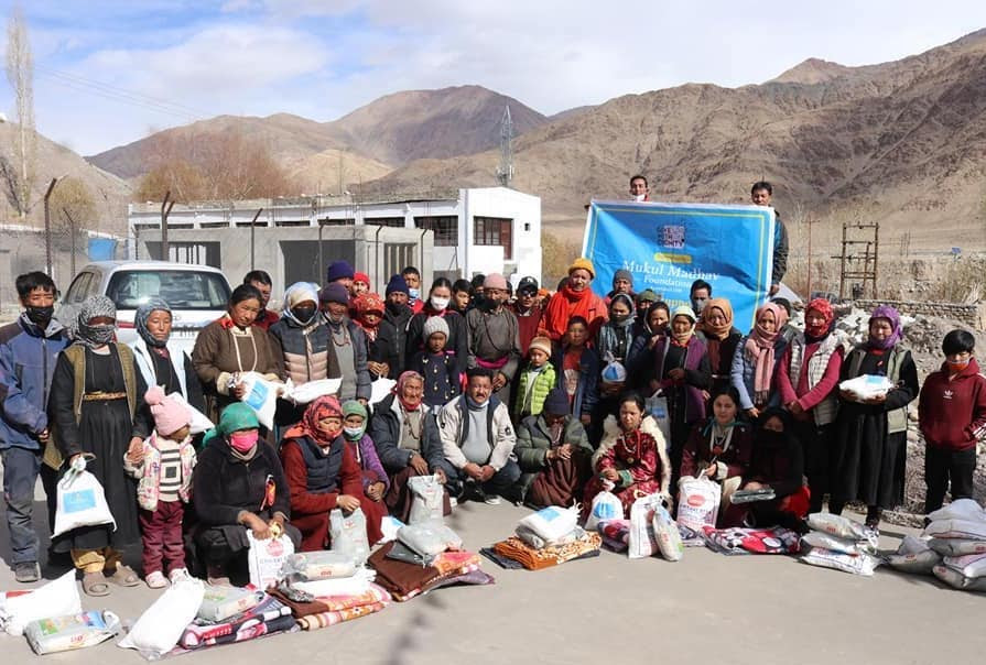 252509604 297122242415131 4908059090289399296 n Ven. Bhikkhu Sanghasena Distributes Essential Supplies to 800 Families in Ladakh