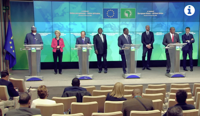 En el podio los participantes de la VI Cumbre de la Unión Eu-Africana