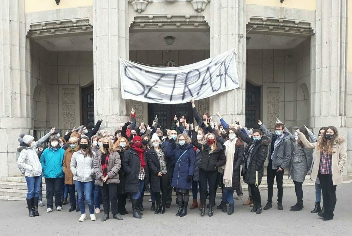 Hungarian Teachers Union for strike