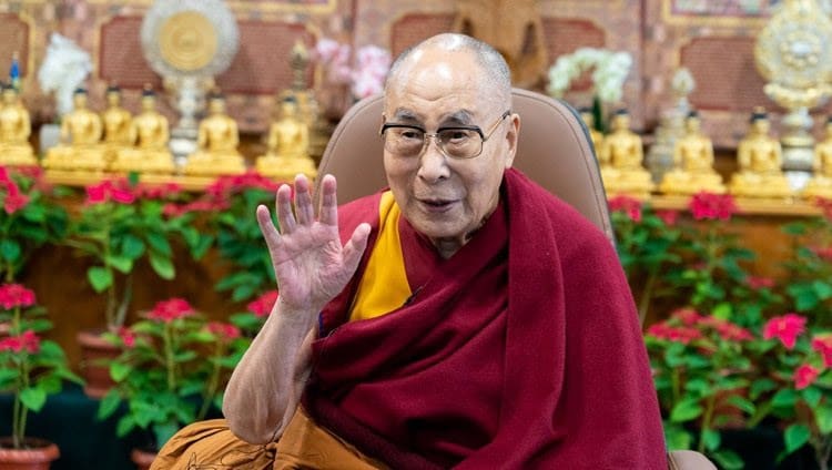 2021 12 01 Dharamsala N05 SA95124 His Holiness the Dalai Lama greets Tibetans on Tibetan New Year, Losar 2149