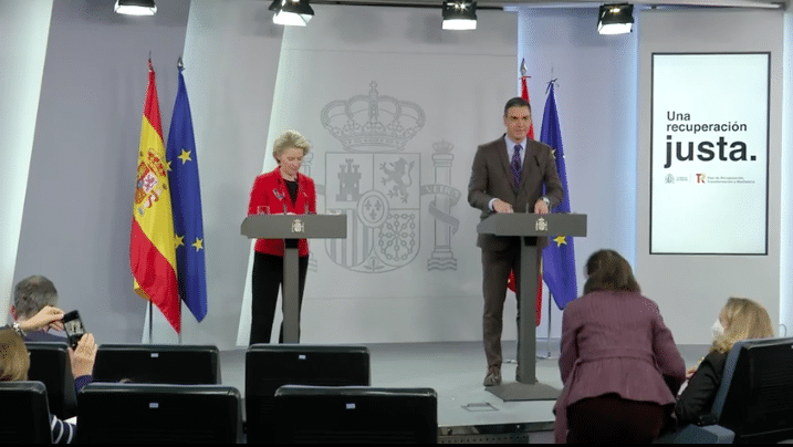 La présidente von der Leyen lors de la conférence de presse conjointe avec le Premier ministre espagnol Sánchez