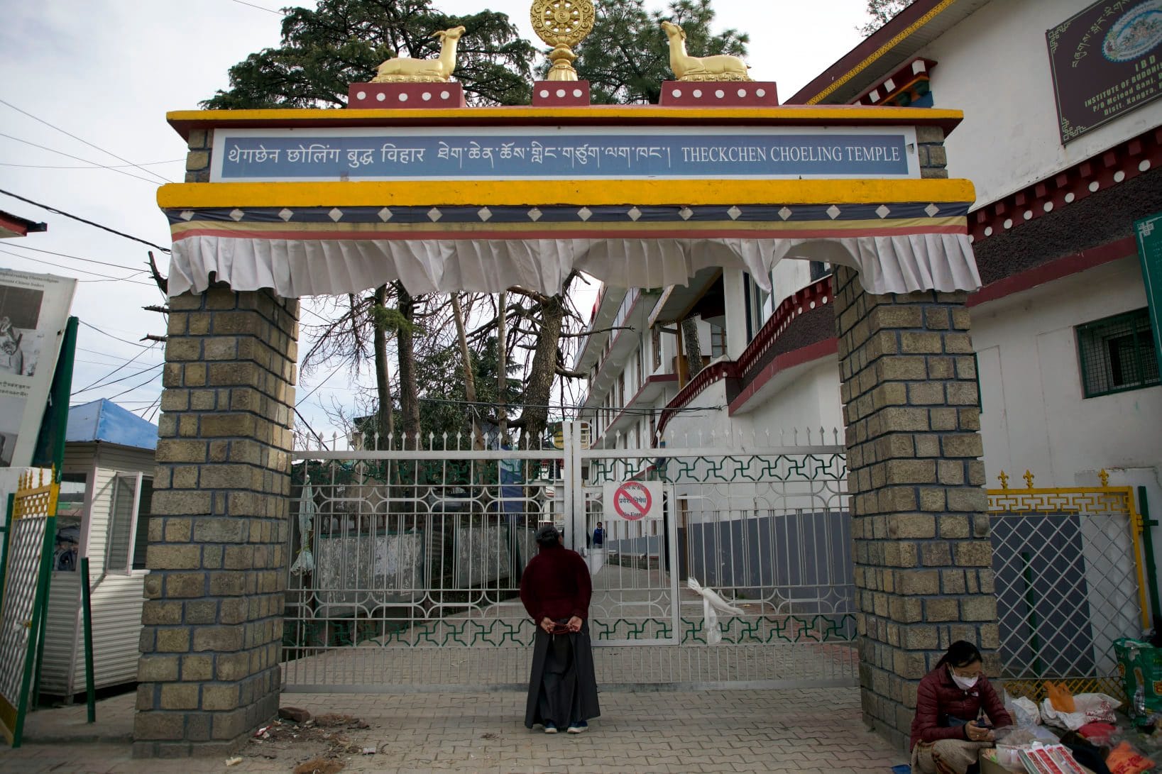 Dalai Lama temple gate at McLeod Ganj Photo VOA Tibetan Dalai Lama’s temple to open for public after two years