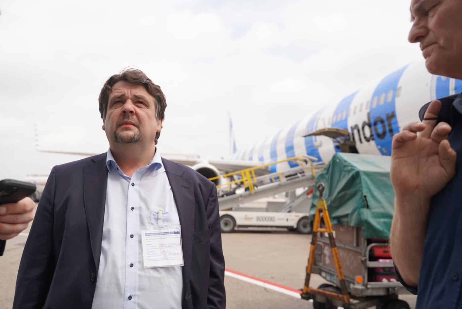 Dennis Radtke MEP (CDU) 在杜塞尔多夫机场向自己介绍了当前的情况。