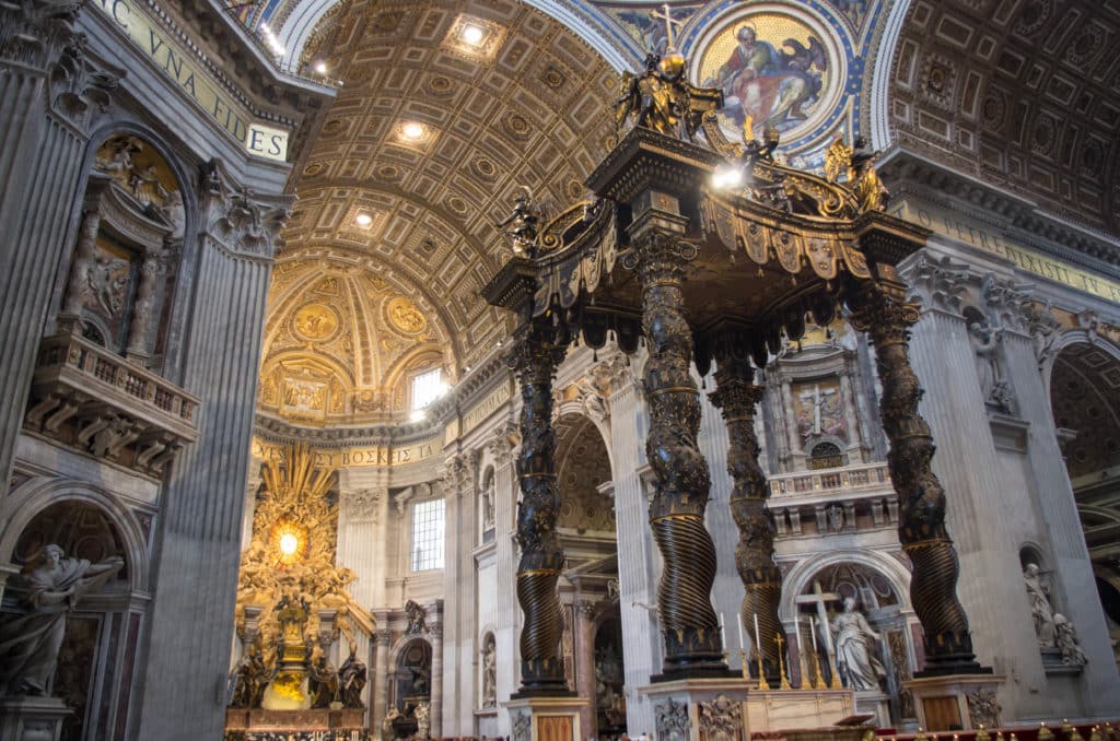Apsis of Saint Peters Basilica 01 1024x678 1 Huise van aanbidding: Saint Peter's Basilica