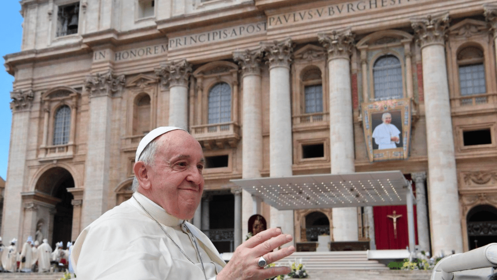image 2 Папа беатифицировал Иоанна Павла I: пусть он добудет для нас «улыбку души»