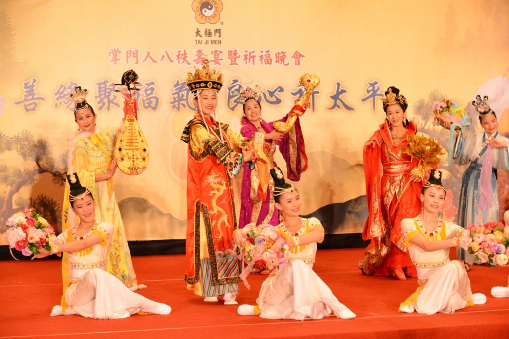 Dr Hong 80th birthday 12 Taiwan Celebrates Dr Hong Tao-Tze 80th Birthday in Spectacular Qigong Style