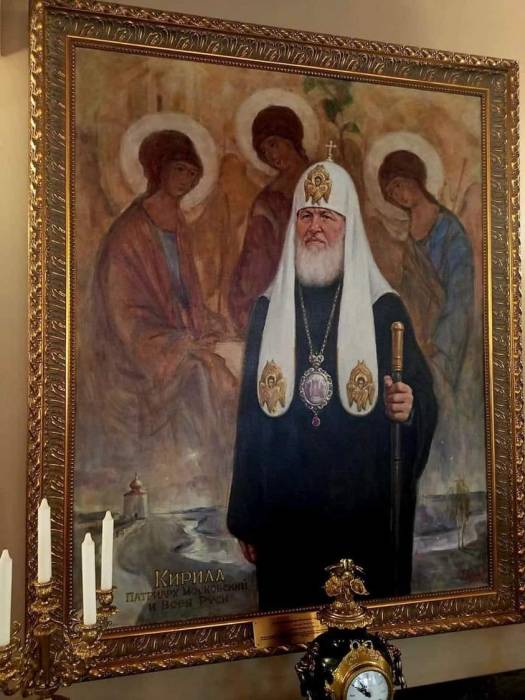 Un cuadro del patriarca Kirill en la residencia patriarcal indignó las redes sociales