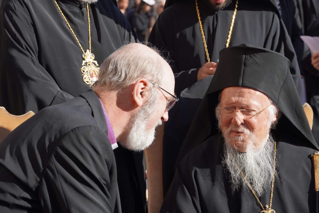 Thomas Schirrmacher discussing with the Ecumenical Patriarch of the Orthodox Churches Bartholomew I.