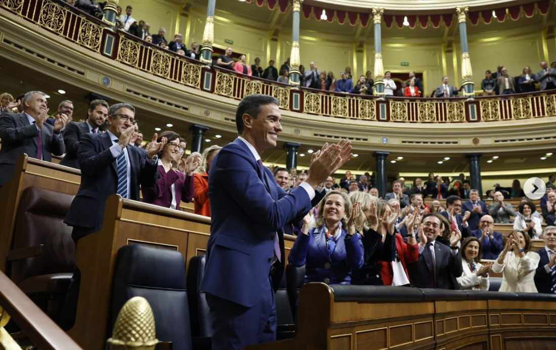 Pedro Sánchez is sworn in as President of the Government by an absolute majority in Congress