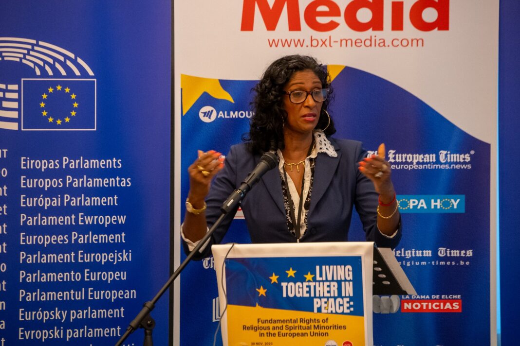 Evropska poslanka Maxette Pirbakas - Živeti skupaj v miru