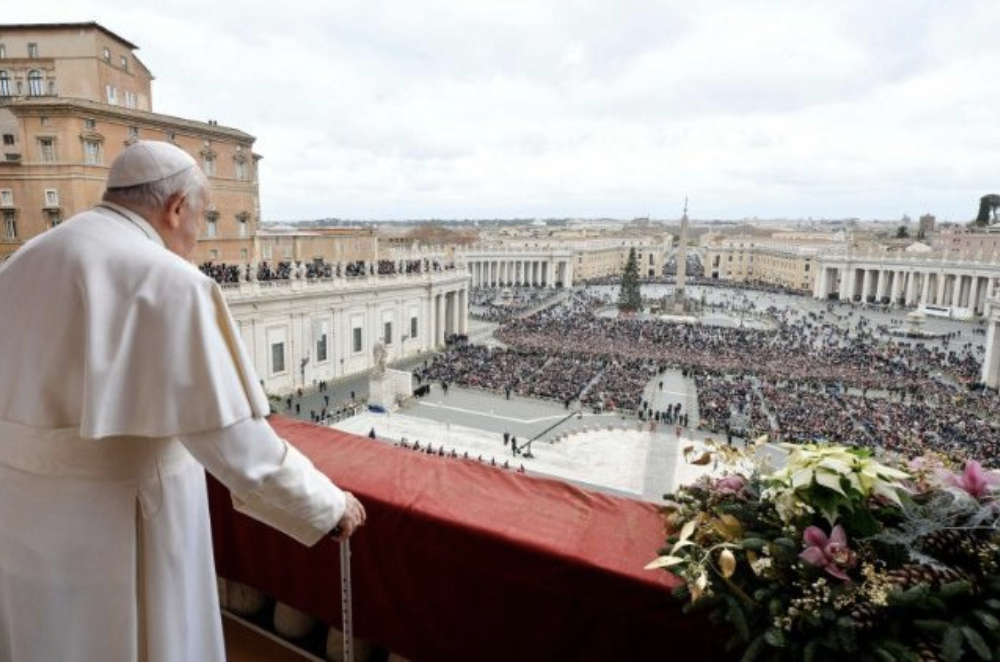 Papież Franciszek wzywa do pokoju w swoim błogosławieństwie „urbi et orbi”.
