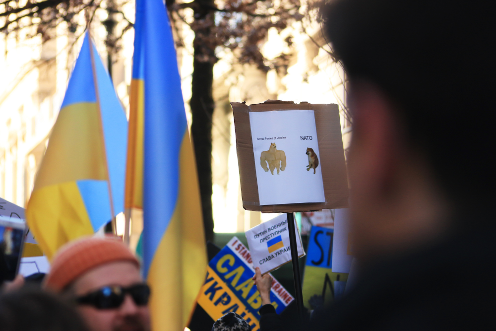 रूसमा, युक्रेनमा आक्रामक शत्रुतापूर्ण पाठको लागि दुई कविहरूलाई भारी सजाय दिइएको छ