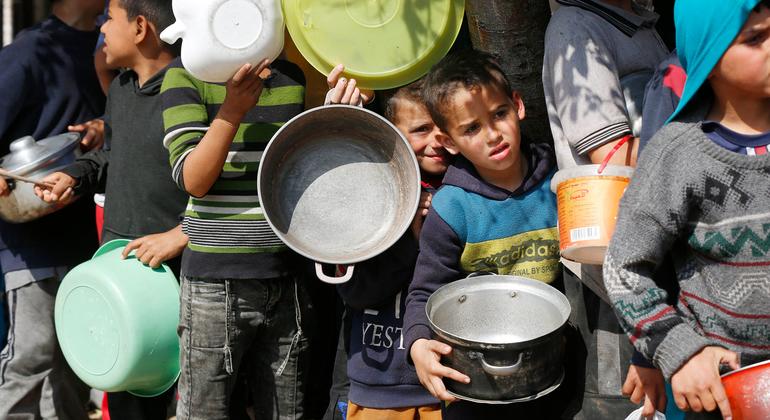 Израел казва на ООН, че ще отхвърли хранителните конвои на UNRWA в северната част на Газа