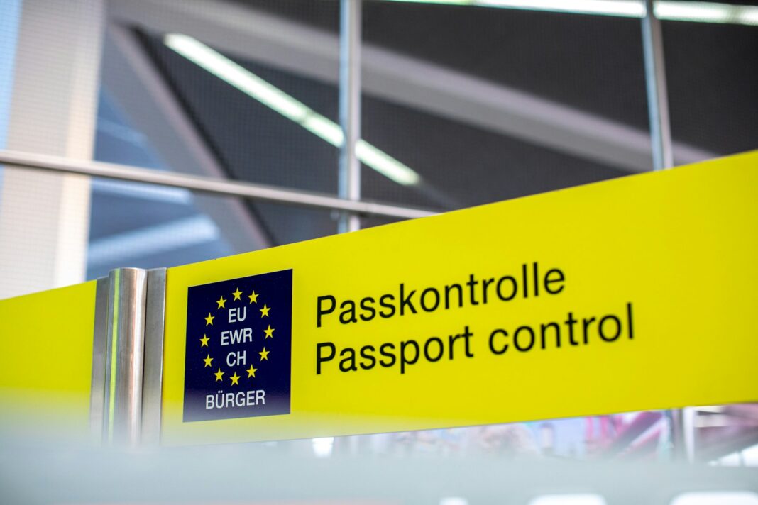 Passkontrolle Papan tanda kawalan pasport