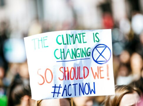 Europeans over 30 understand climate change better than younger generations, EIB survey finds