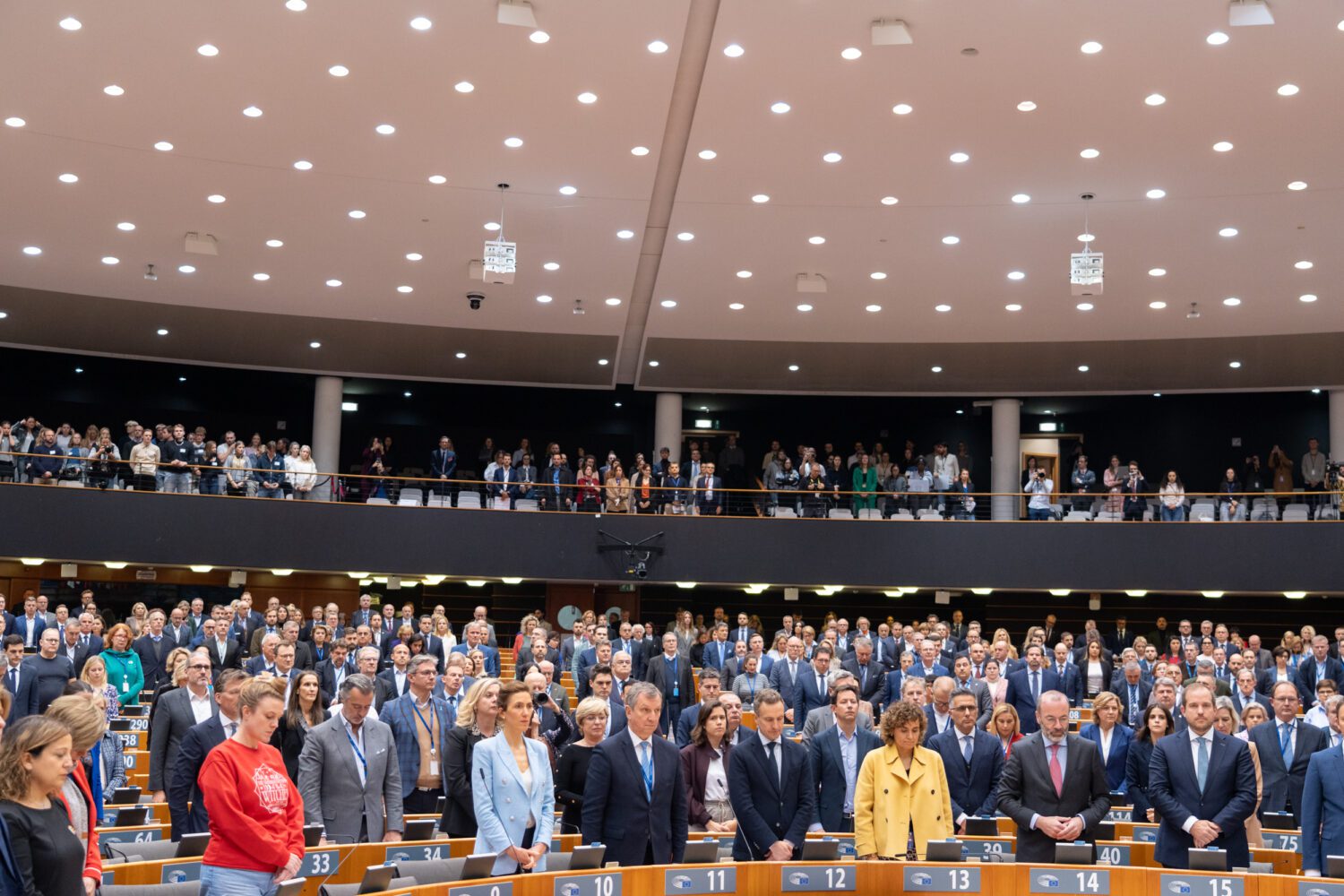 Le Parlement rend hommage aux victimes des inondations en Espagne