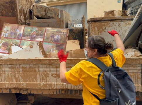 Floods Strike Valencia, and Scientology Volunteer Ministers Respond with Compassion